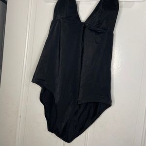 black uniqlo swimsuit